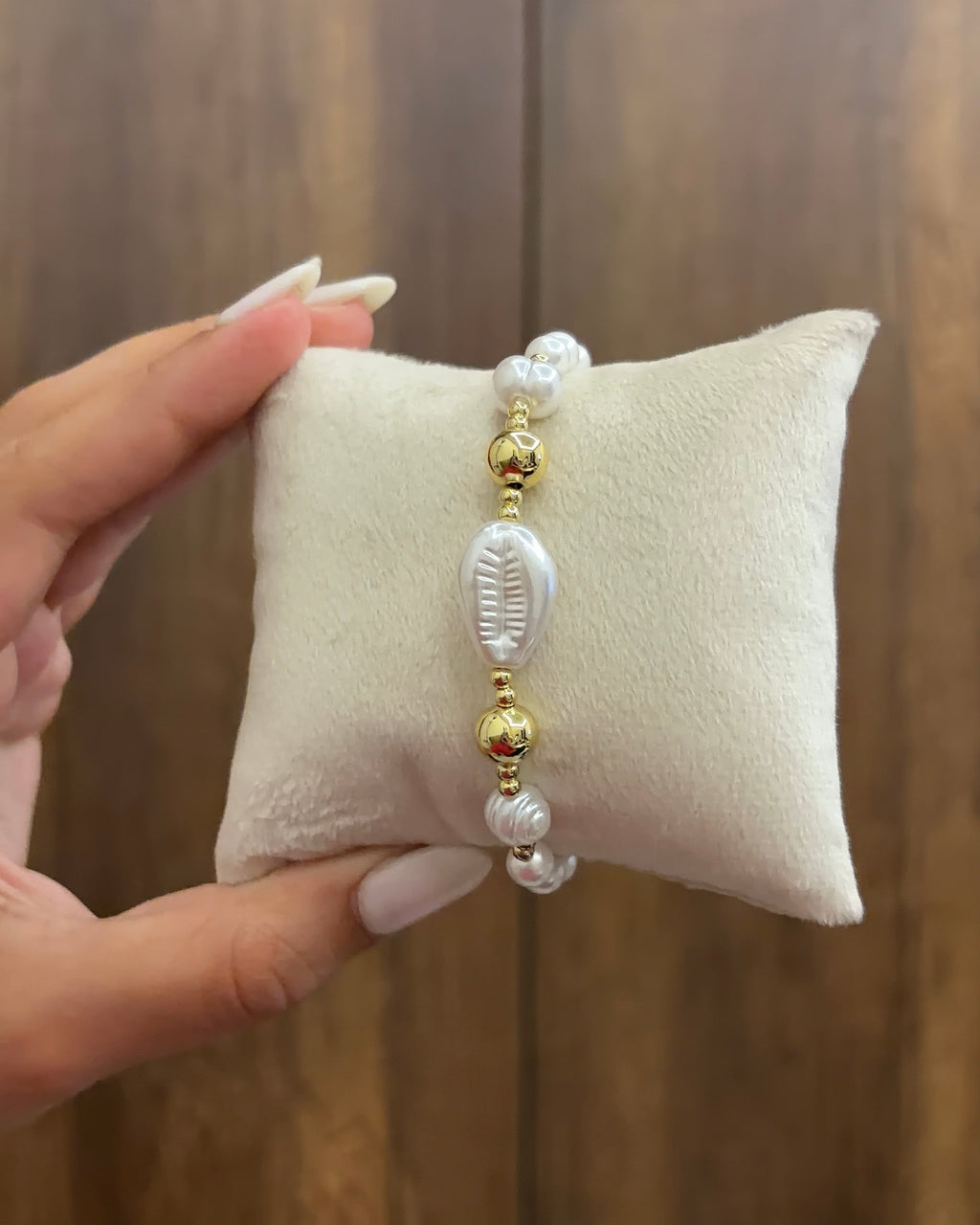 Pearl bracelet