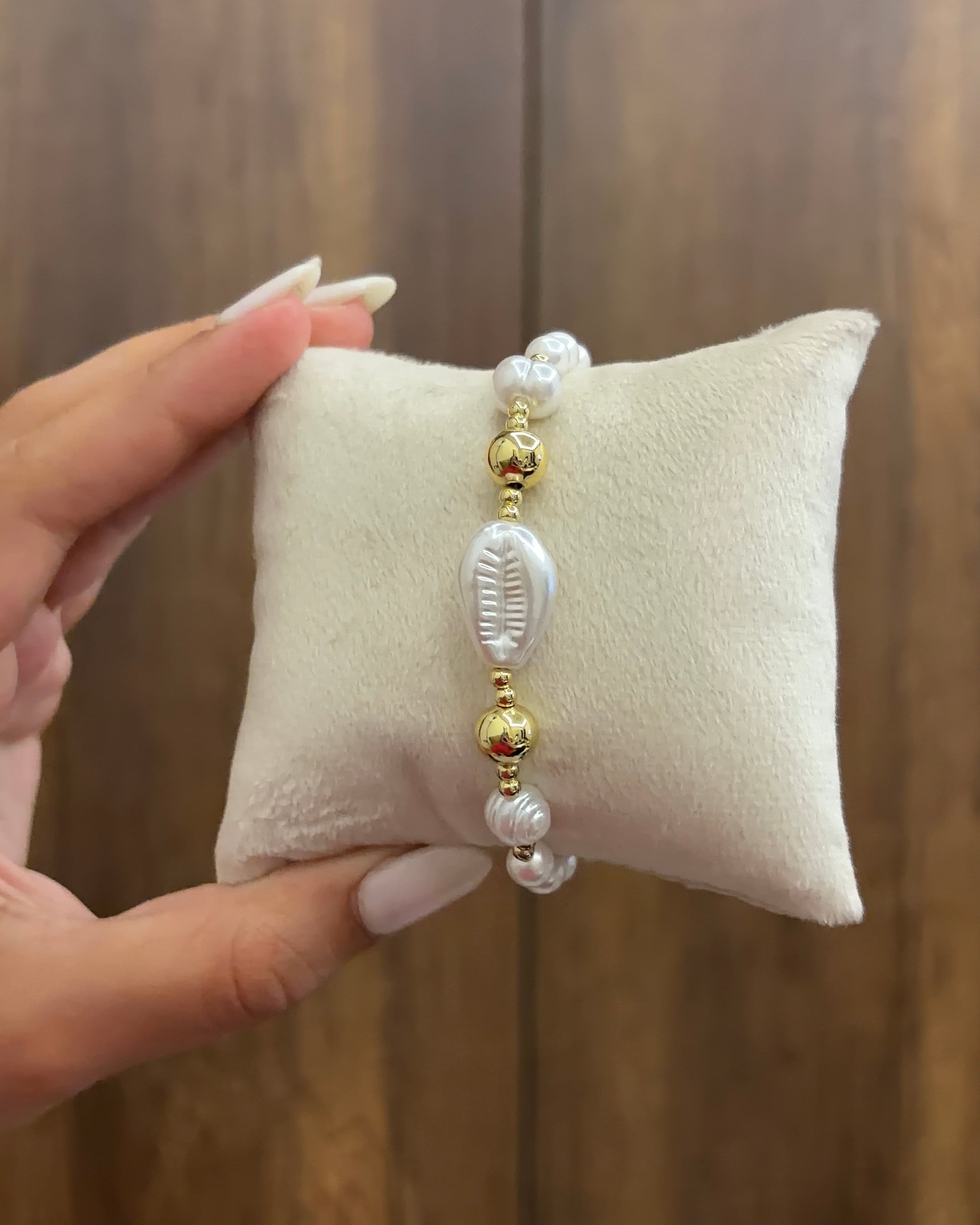 Pearl bracelet