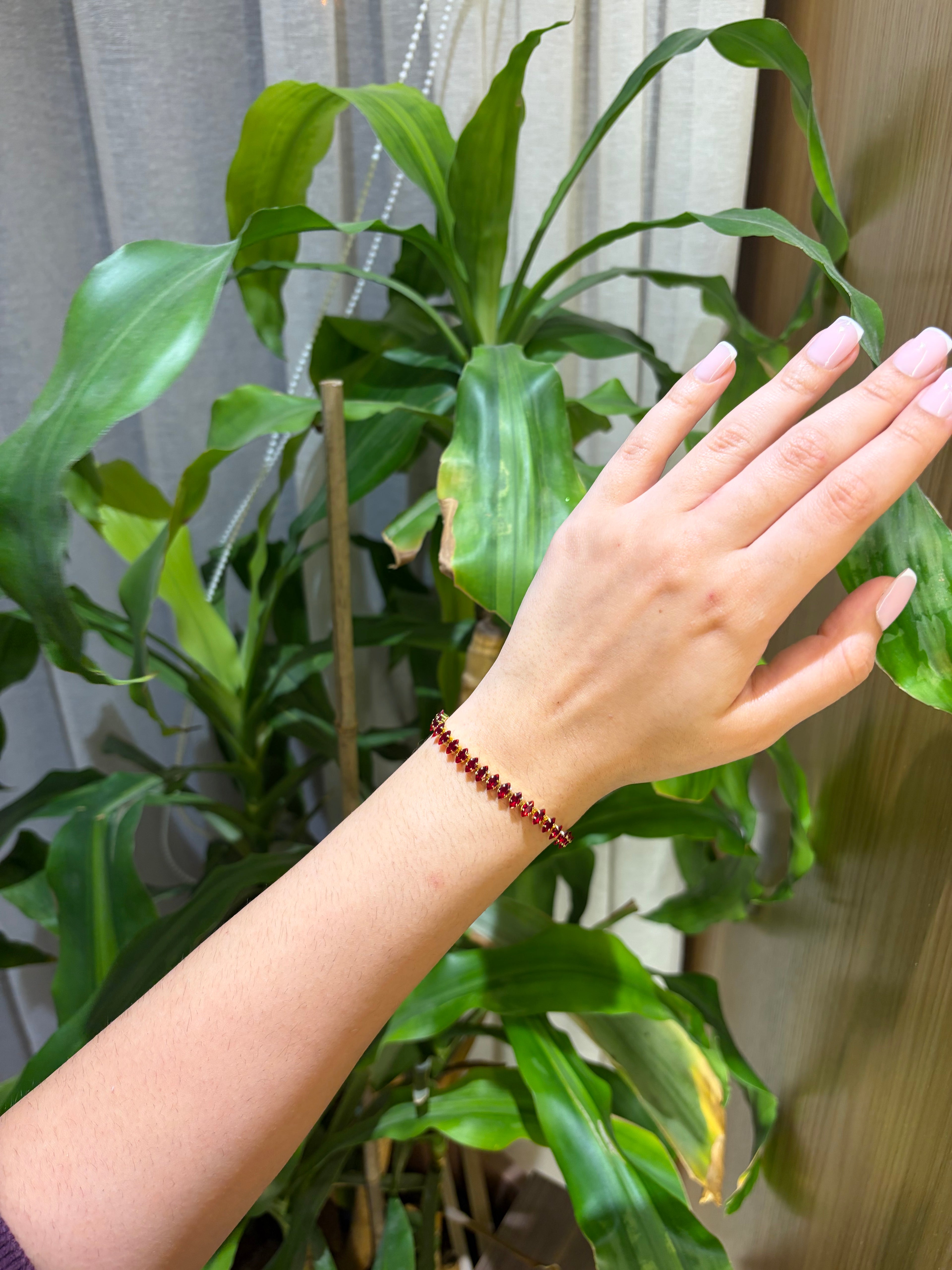 Tennis bracelet in Red