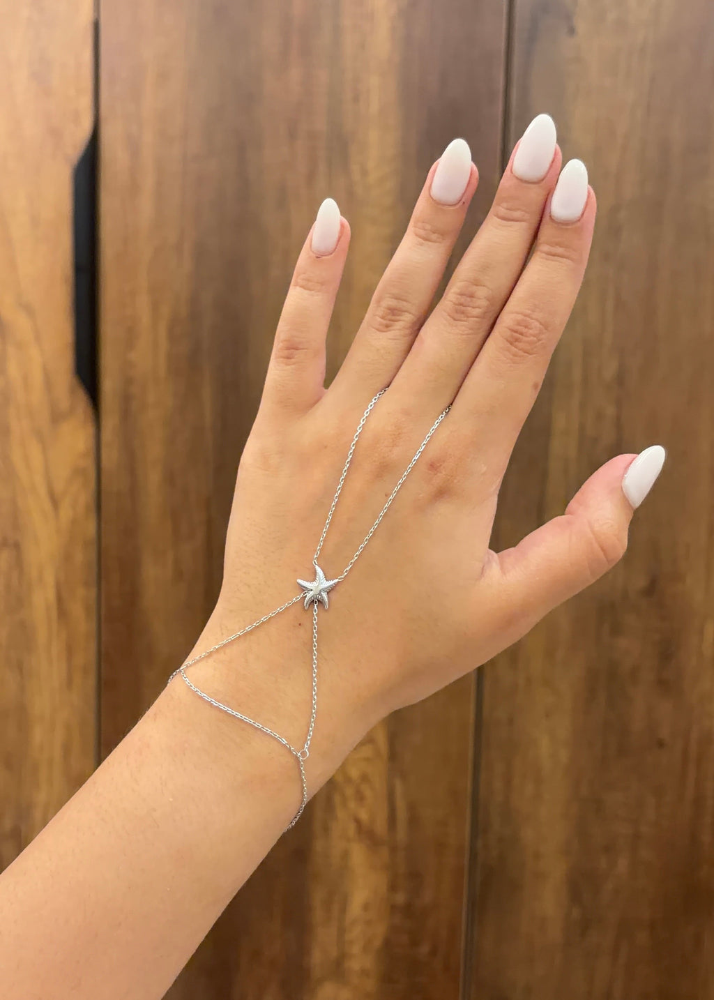 Shell hand chain in silver